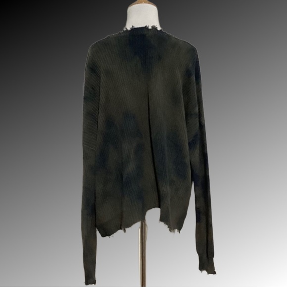 VESTIQUE 🆕 Gothcore distressed top. Size Large. - Picture 2 of 2